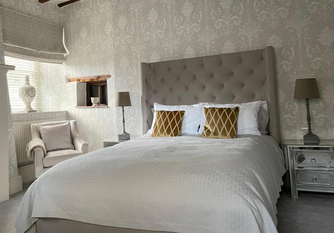 Old Daltongate House Bed & Breakfast อัลเวอร์สตัน ภายนอก รูปภาพ