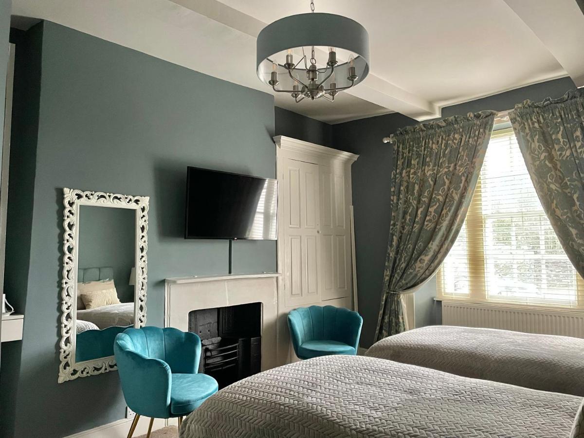 Old Daltongate House Bed & Breakfast อัลเวอร์สตัน ภายนอก รูปภาพ