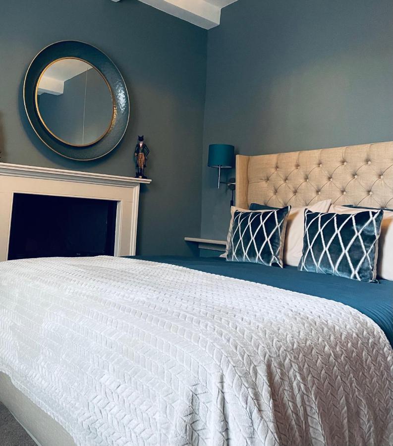 Old Daltongate House Bed & Breakfast อัลเวอร์สตัน ภายนอก รูปภาพ