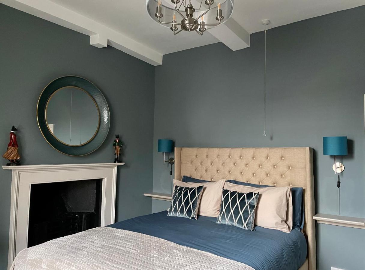 Old Daltongate House Bed & Breakfast อัลเวอร์สตัน ภายนอก รูปภาพ
